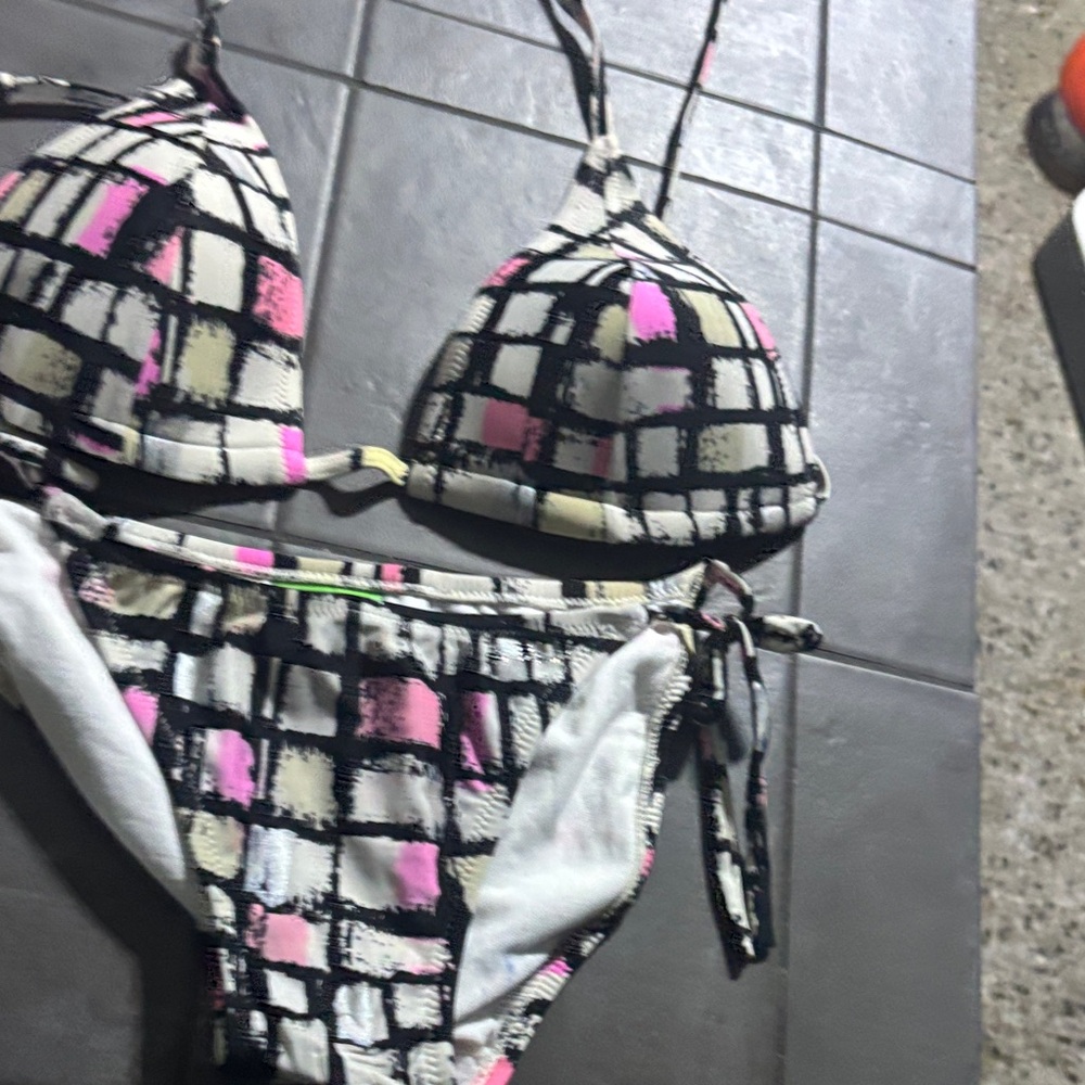 Chic Black and Pink Patterned Bikini Set